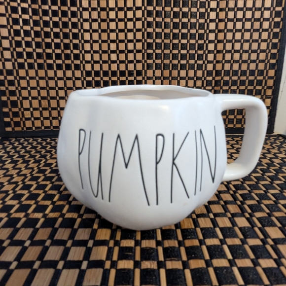 5 Rae Dunn mugs - Picture 4 of 8